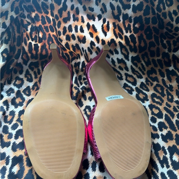 Metallic pink snake skin heels - Picture 2 of 4